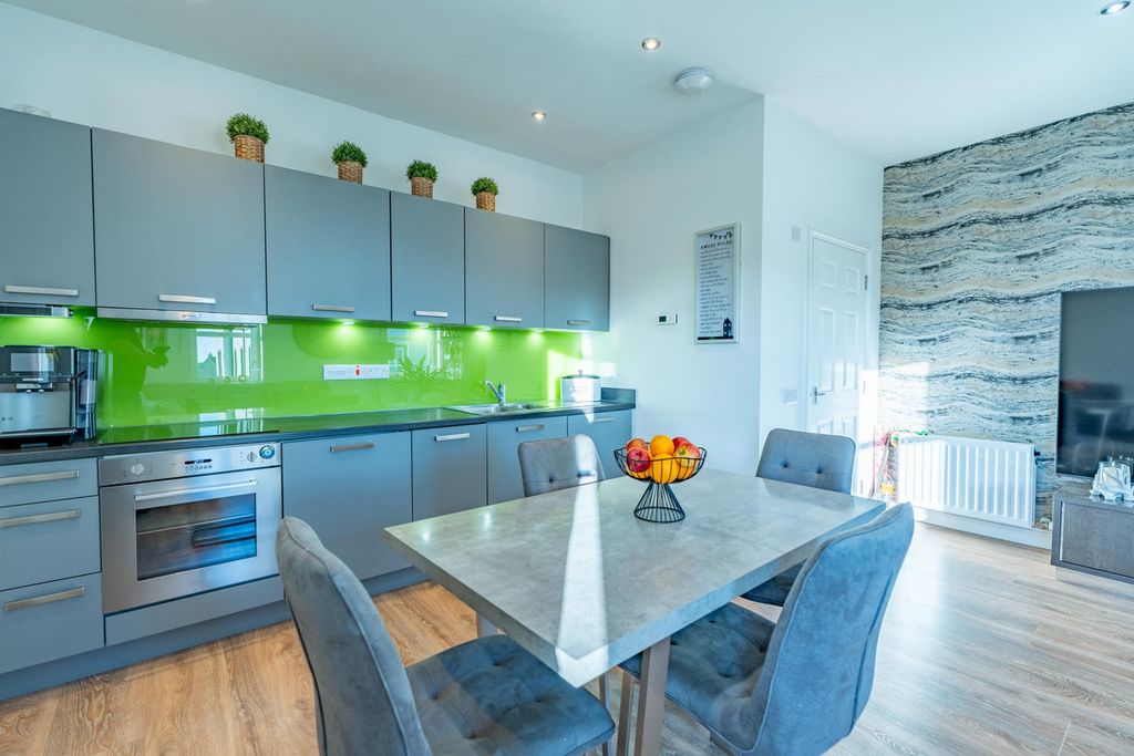2 bed maisonette for salePerwinnes Crescent, Aberdeen AB23 photo 4
