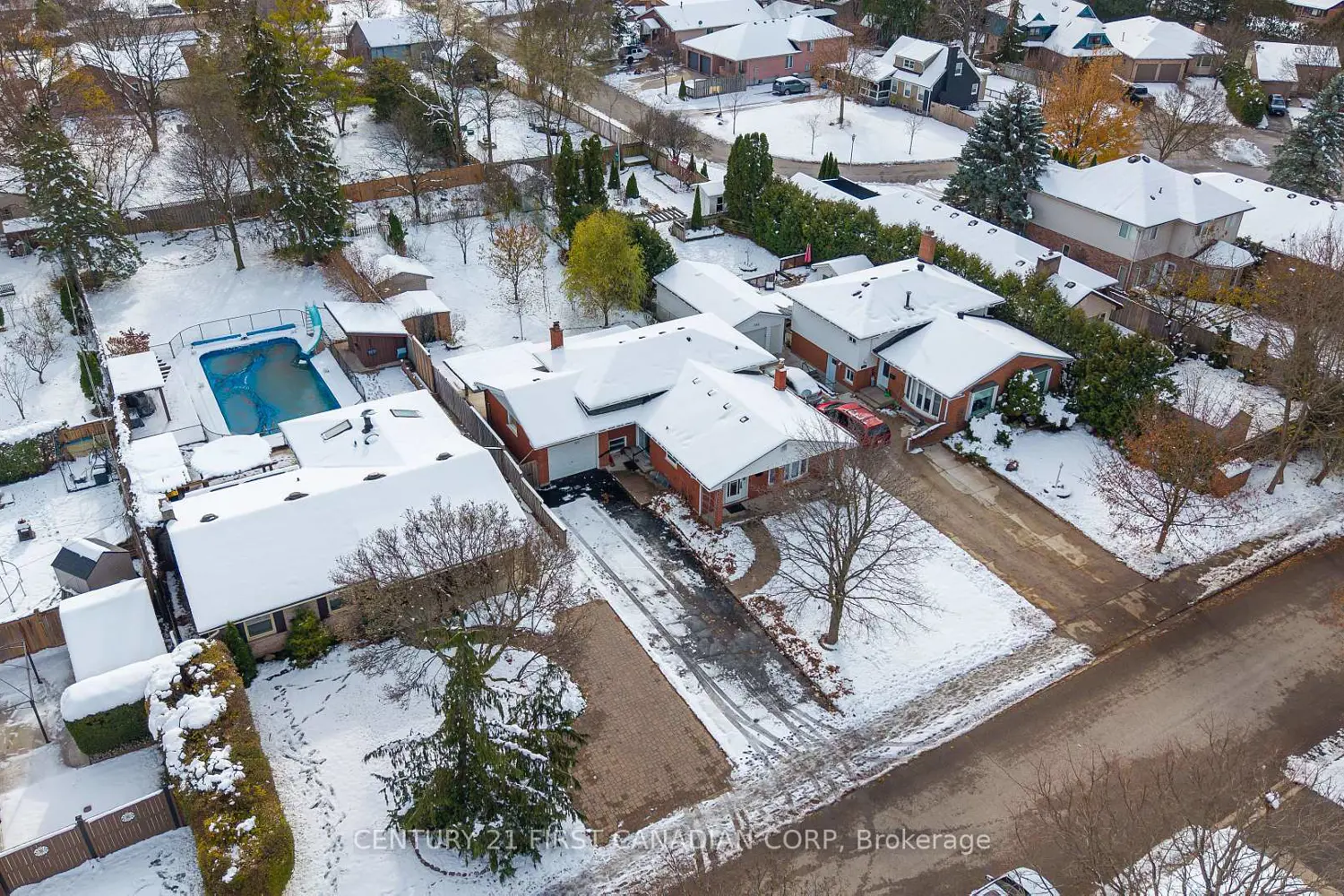 383 Magnolia Crescent, London photo 3