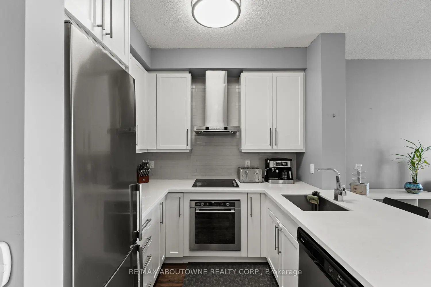 Additional image 4 of 2087 Fairview Street 906