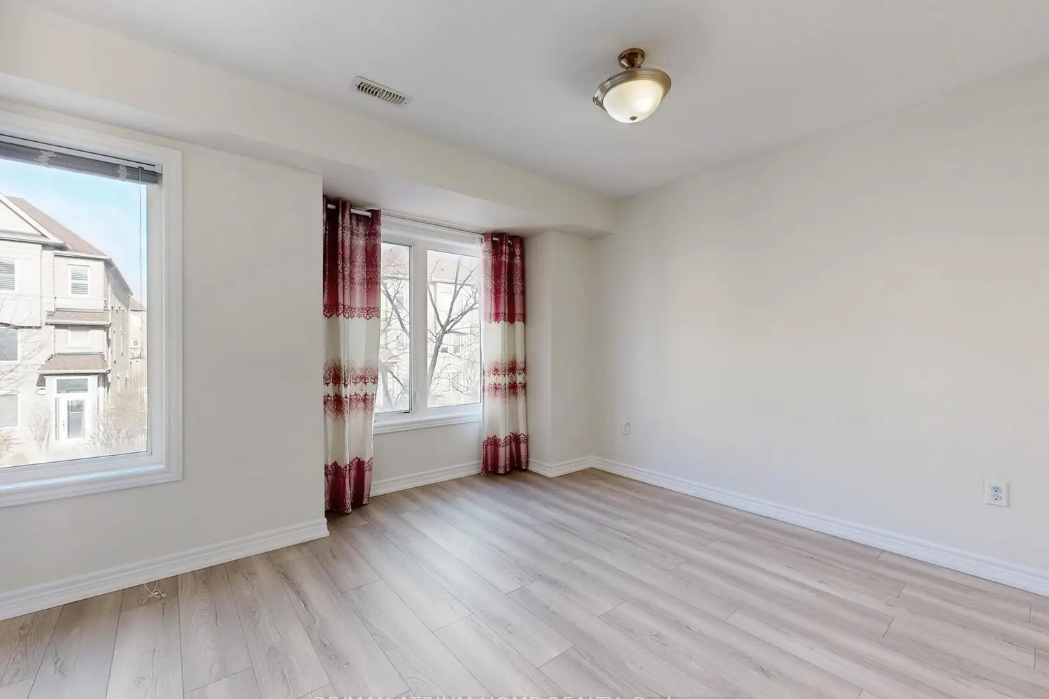 Additional image 9 of 17 Kawneer Terrace