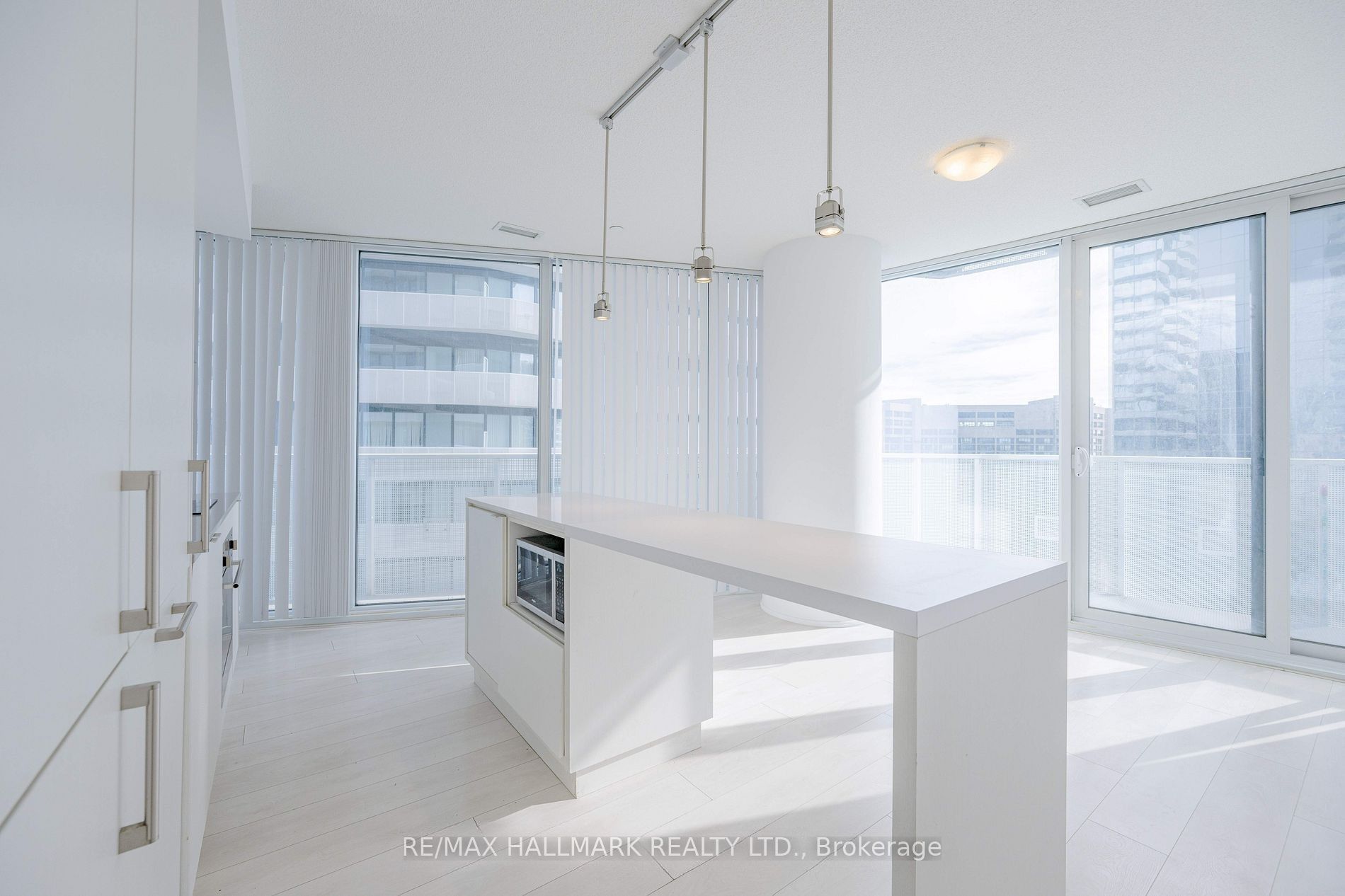 Additional image 4 of 2907-100 Harbour Street, Toronto, ON, M5J 0C3