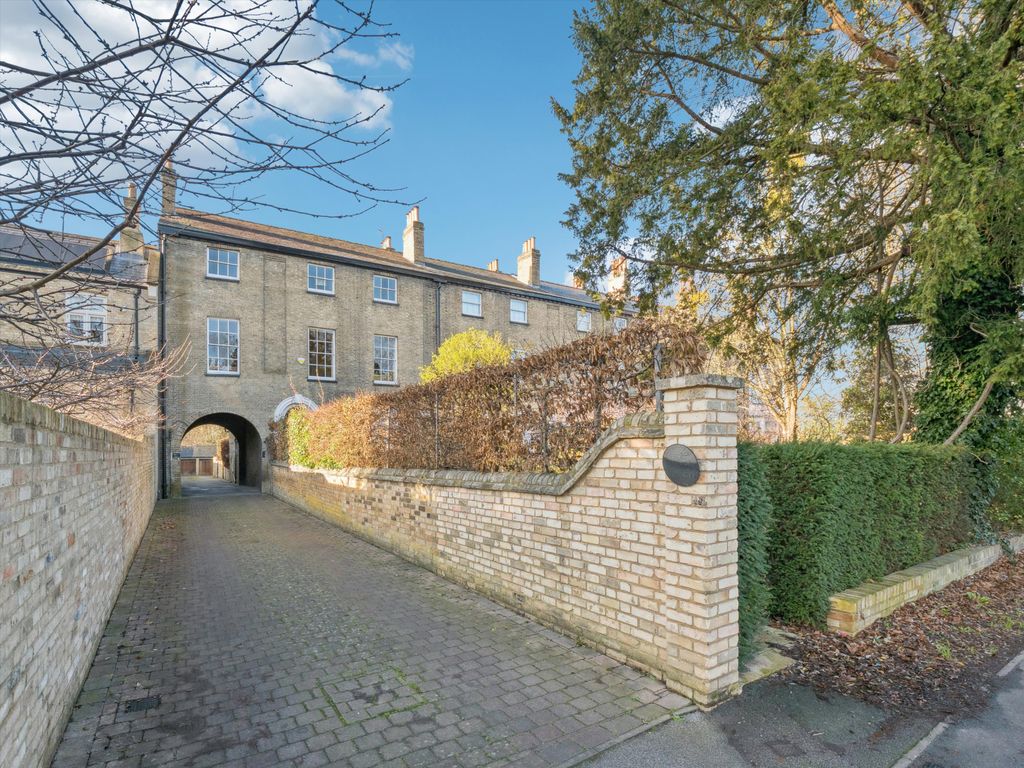 6 bed terraced house for saleBelvoir Terrace, Cambridge, Cambridgeshire CB2
