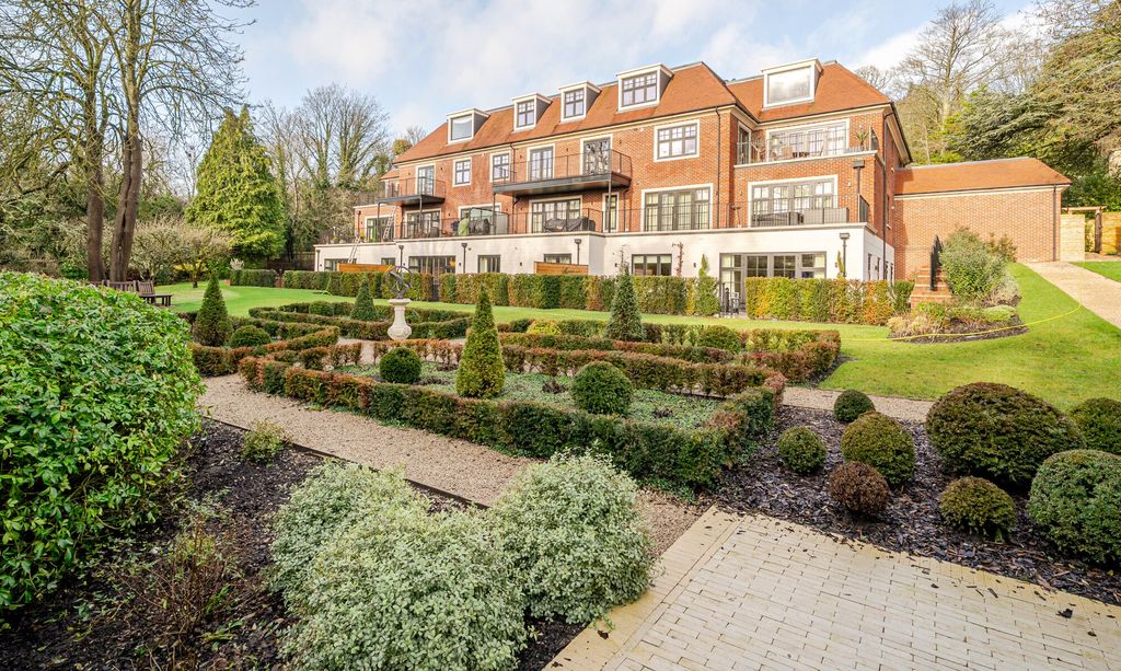 Additional image 11 of 2 bed flat for saleCastle Hill, Farnham GU9