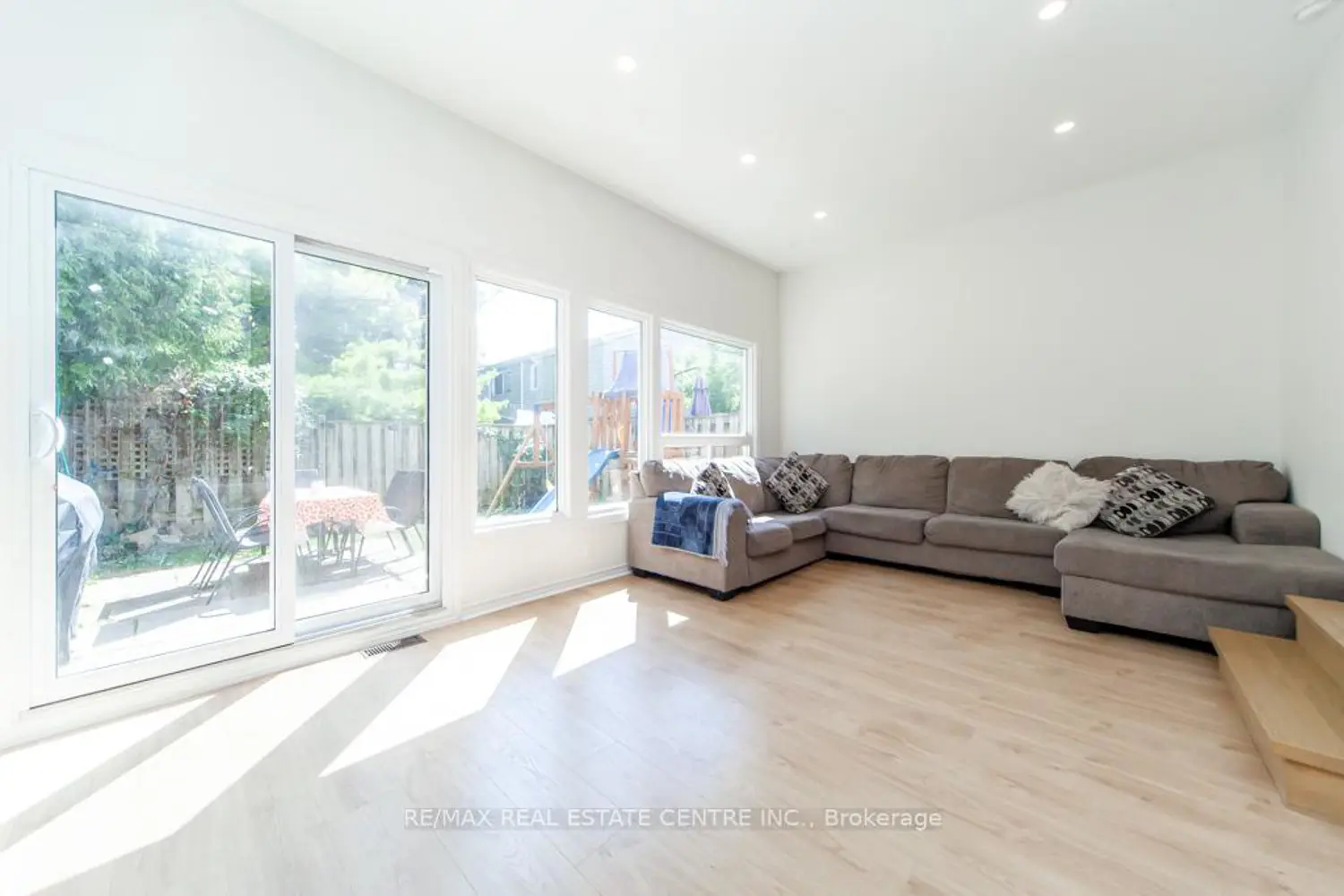 Additional image 4 of 2050 Upper Middle Road 88