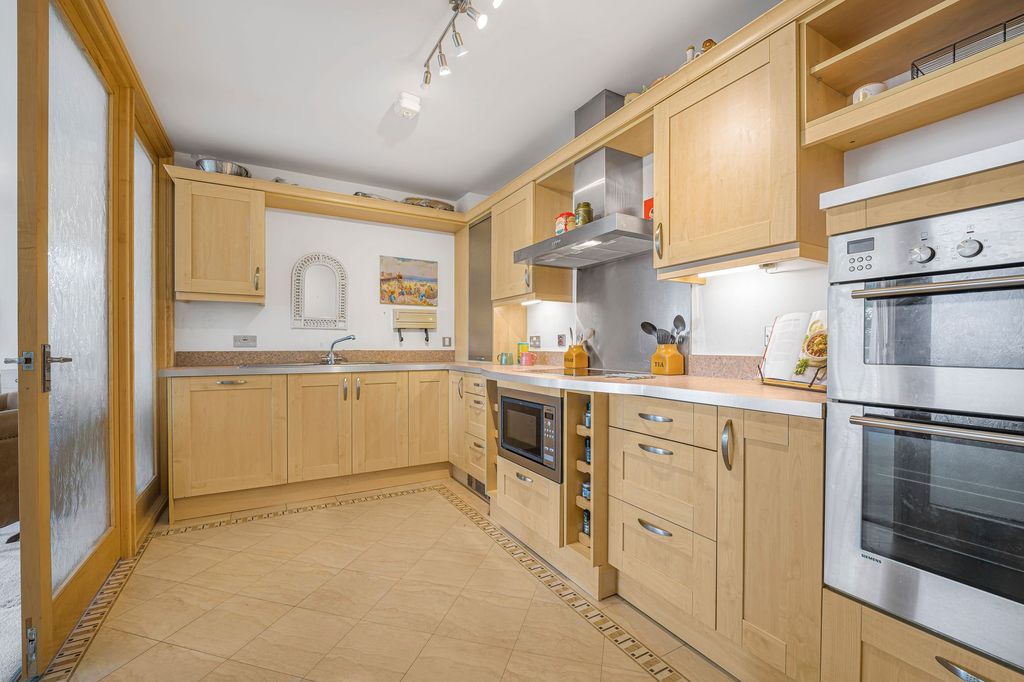 3 bed flat for saleY Cerigos, The Knapp, Barry CF62 photo 3