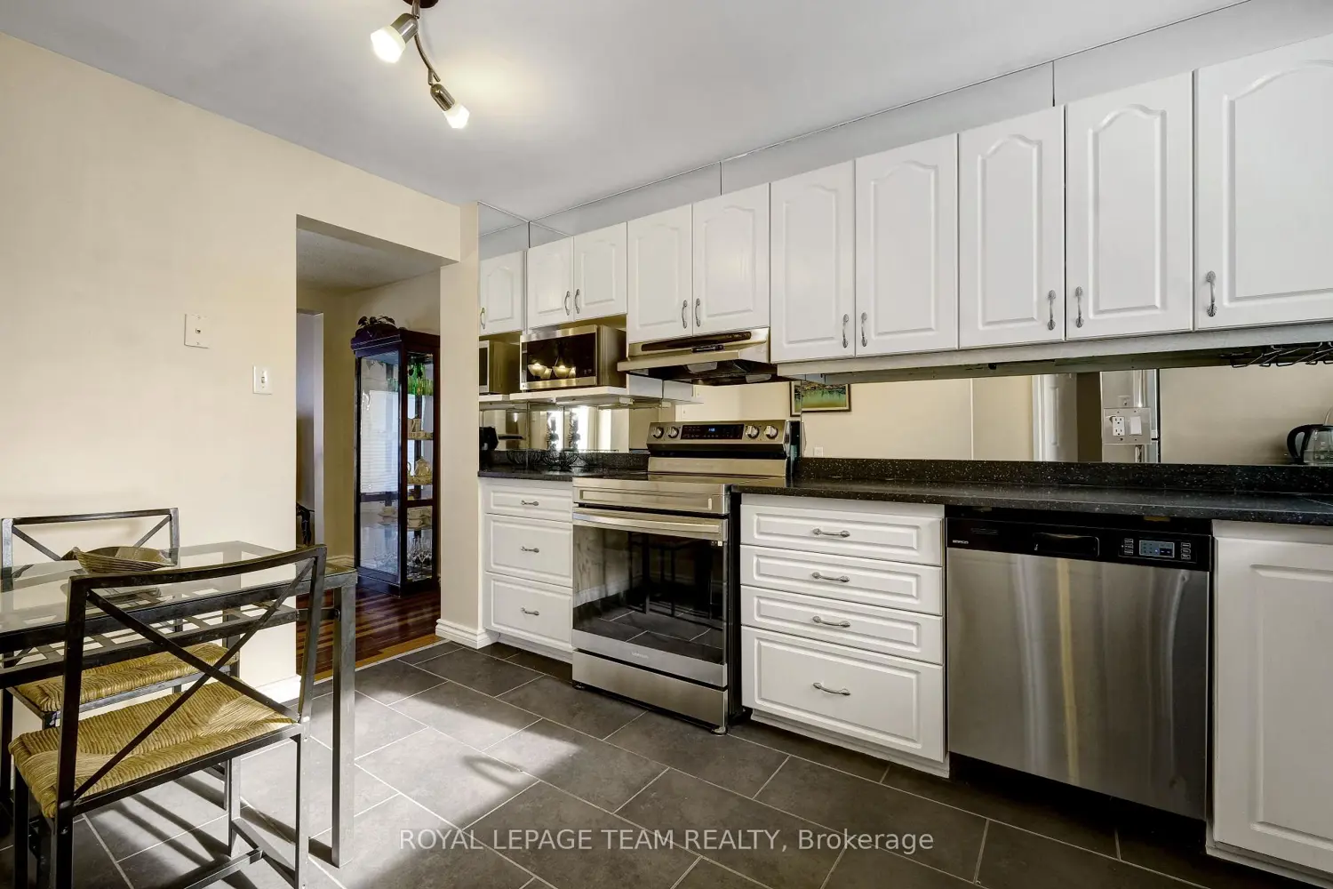 Additional image 9 of 2027 Stonehenge Crescent 35