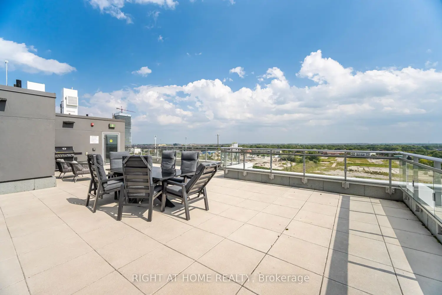 Additional image 12 of 716 Main St E 101