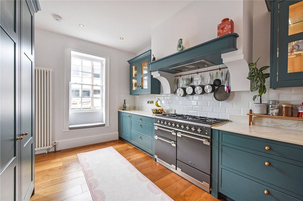 Additional image 3 of 3 bed flat for saleNorth Street, Chichester PO19
