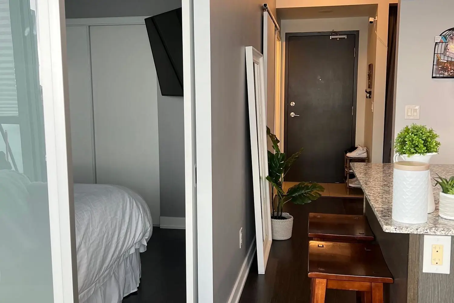 Additional image 10 of 11 Superior Avenue 907