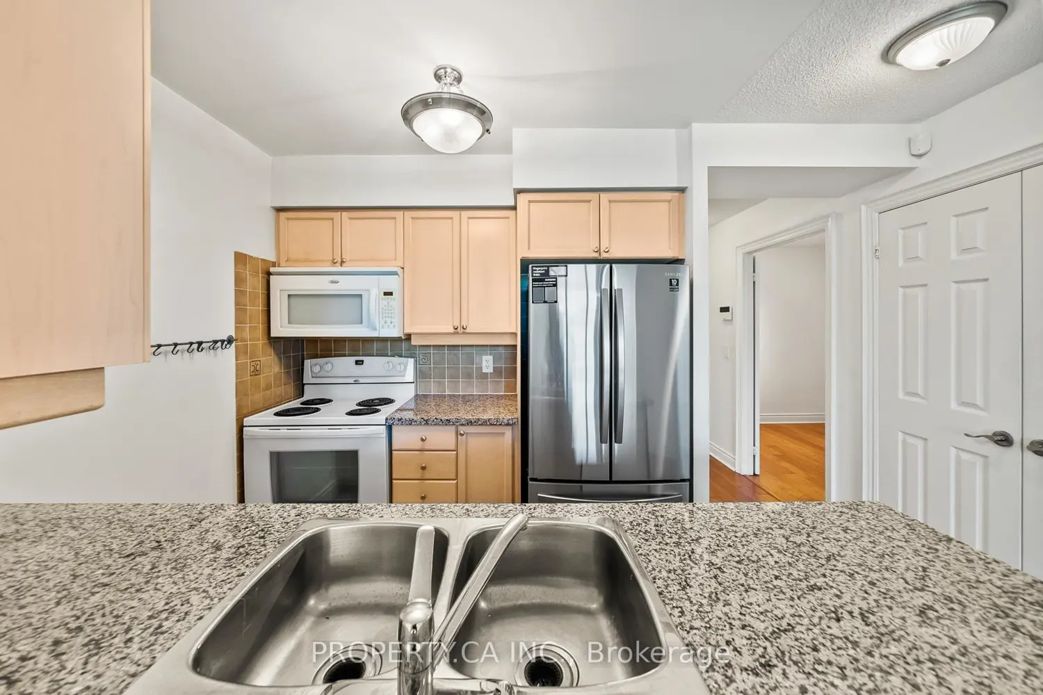 15 Greenview Avenue 309 photo 5