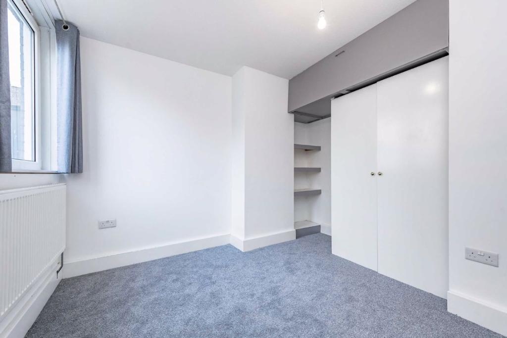 Additional image 10 of 3 Bed Maisonette, Thomas Baines Road, SW11, N1 7GU