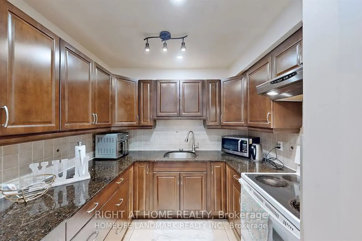 Additional image 7 of 1209 Queen Street 82, Toronto