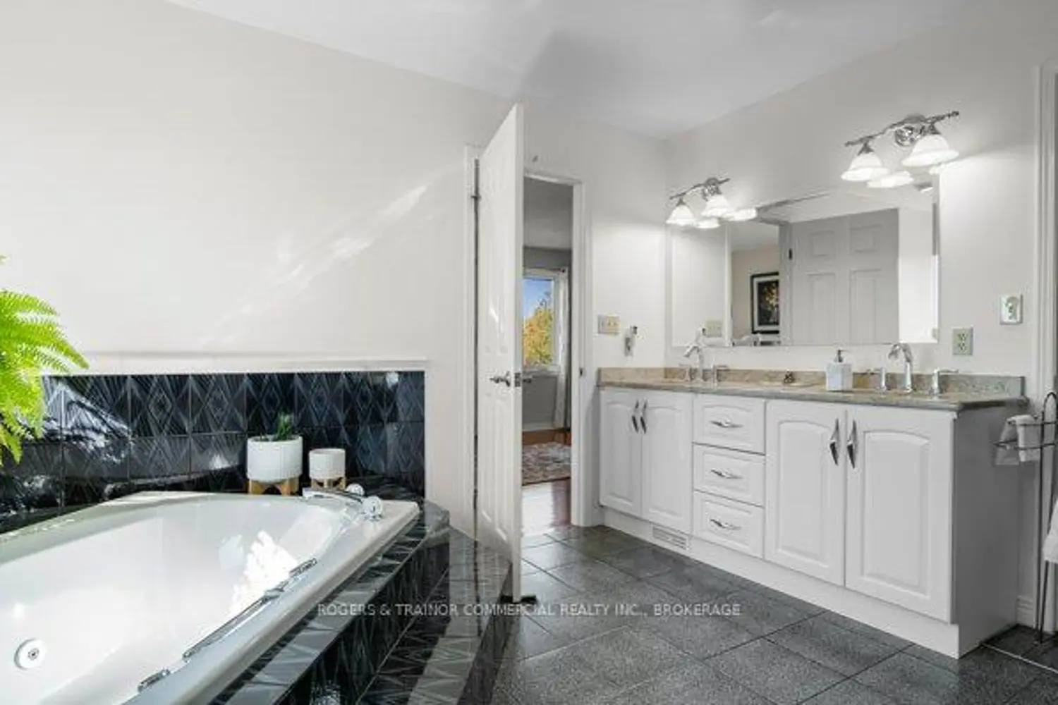 Additional image 11 of 1110 Italia Lane