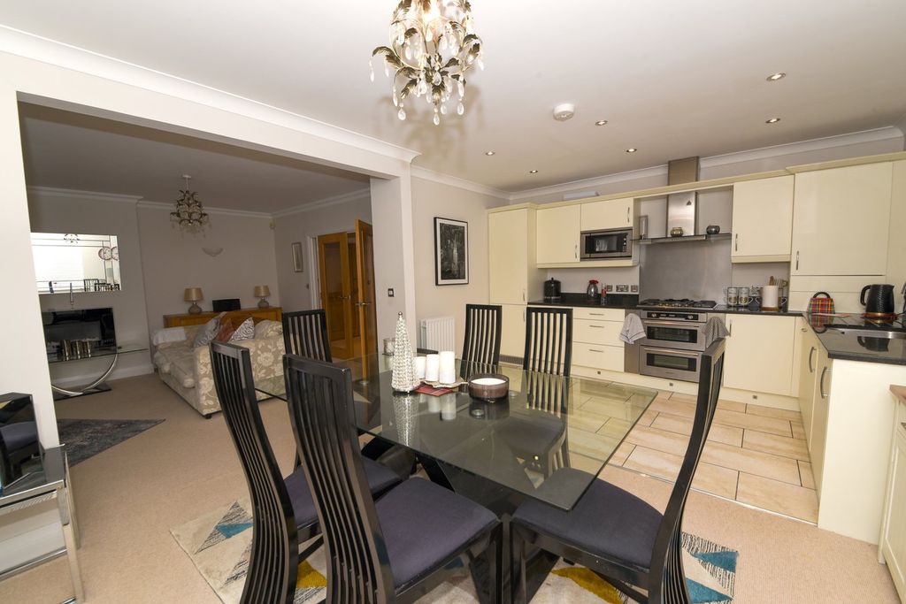 Additional image 5 of 3 bed flat for saleMonks Lane, Newbury RG14