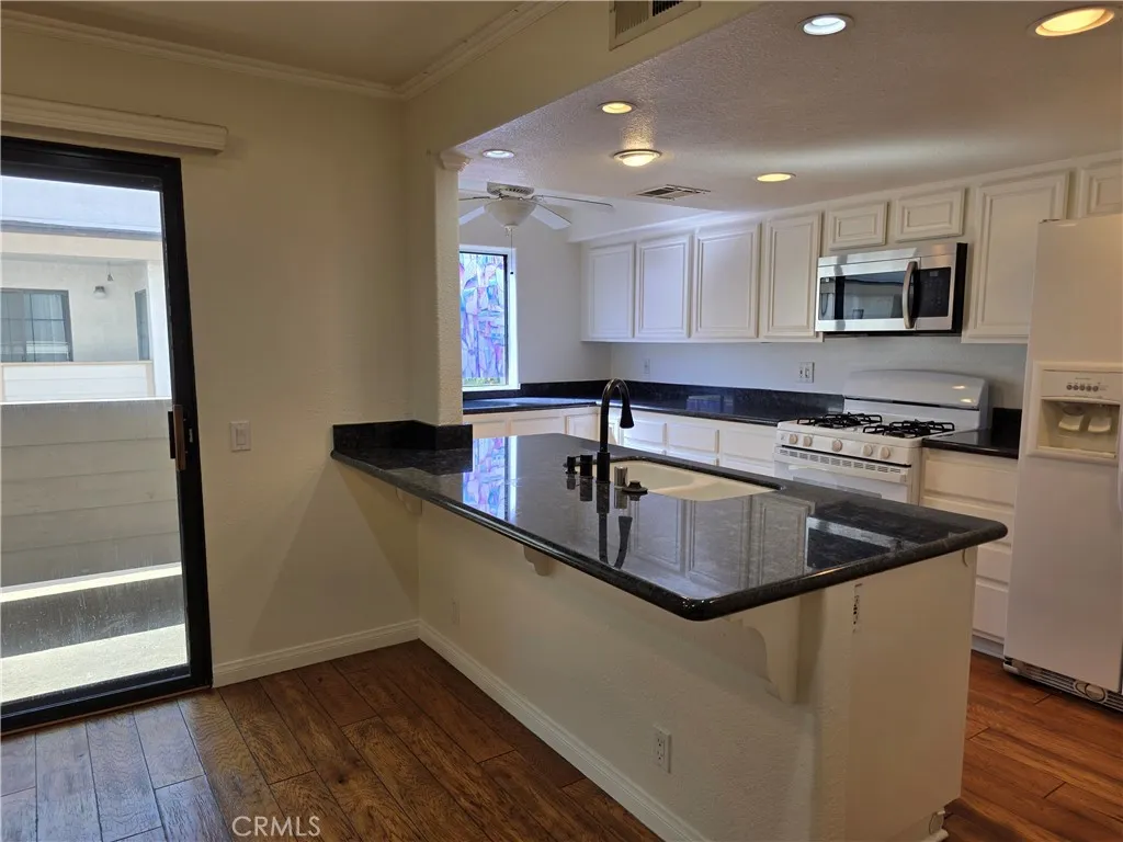 Additional image 8 of 10231 Independence Avenue Unit C12, Chatsworth, CA 91311