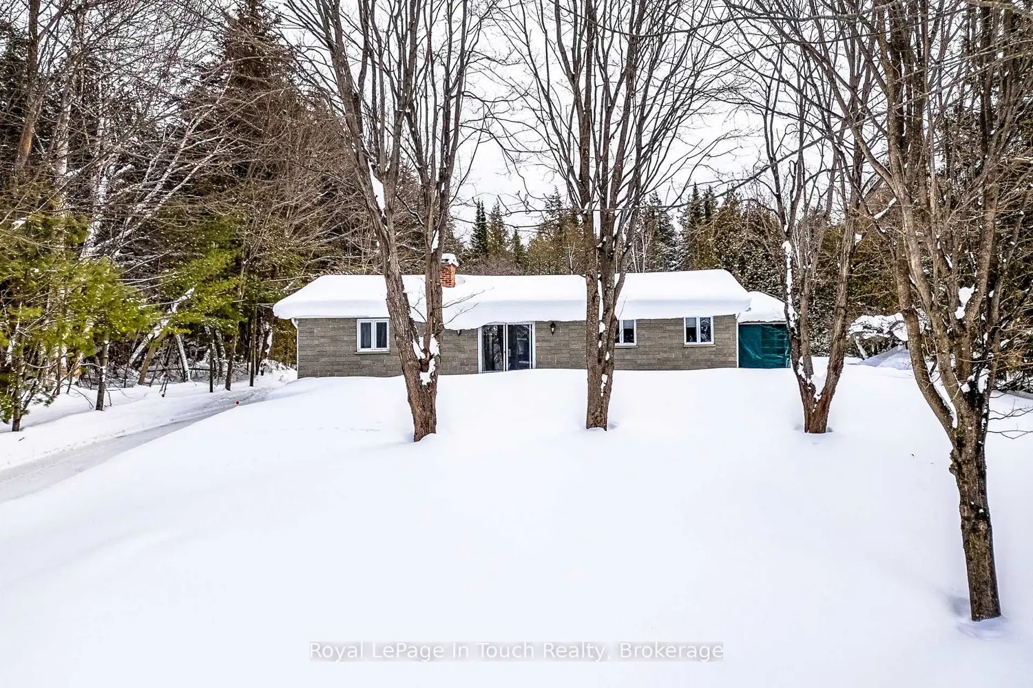 2554 Champlain Road photo 2