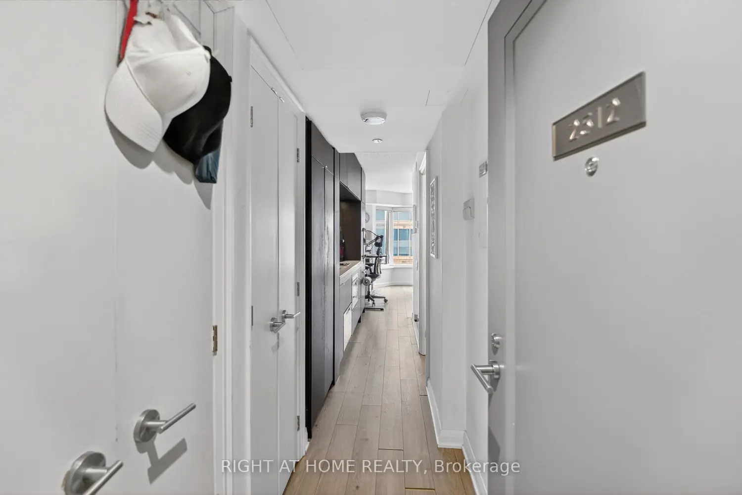 Additional image 4 of 155 Yorkville Avenue 2512