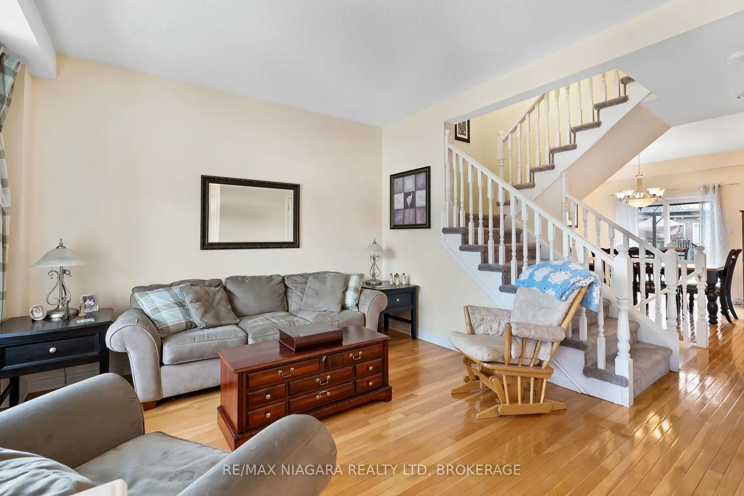 7 Honey Locust Circle photo 2