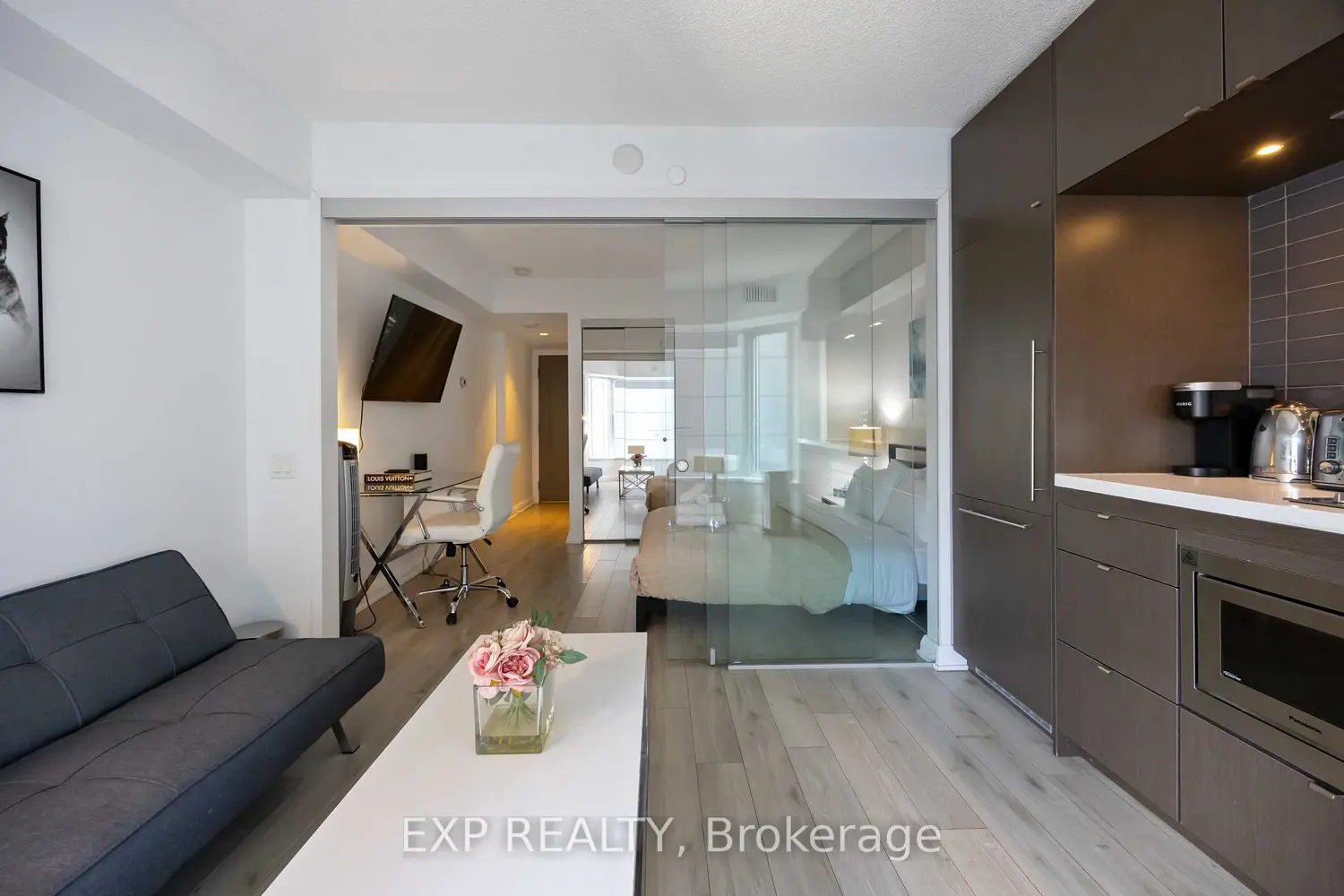 Additional image 9 of 155 Yorkville Avenue 1106