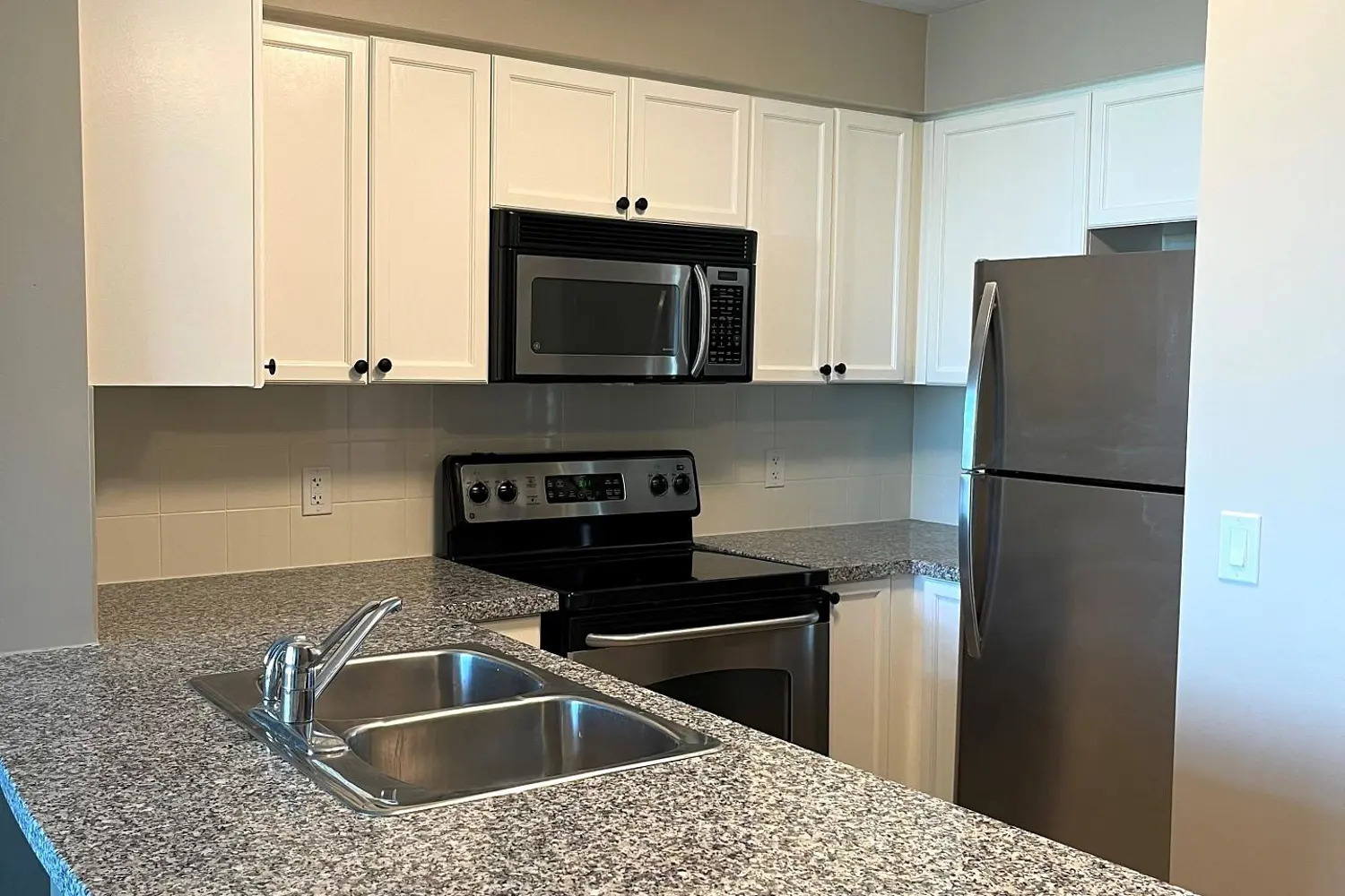 Additional image 6 of 4889 Kimbermount Avenue Ph10