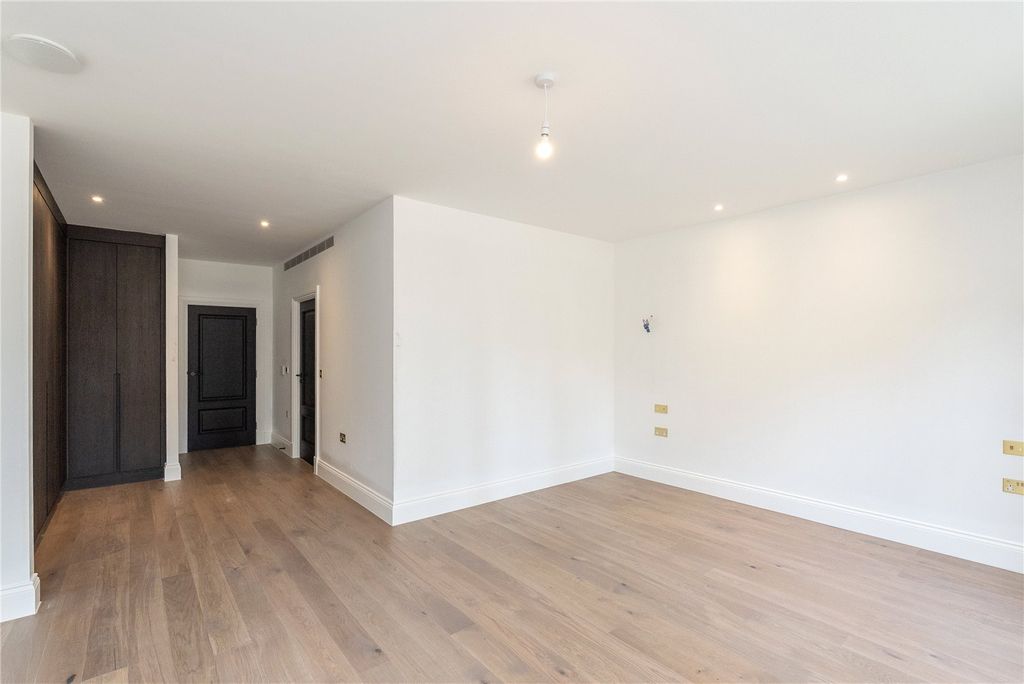 Additional image 8 of 2 bed flat for saleLeigh Court Close, Cobham KT11