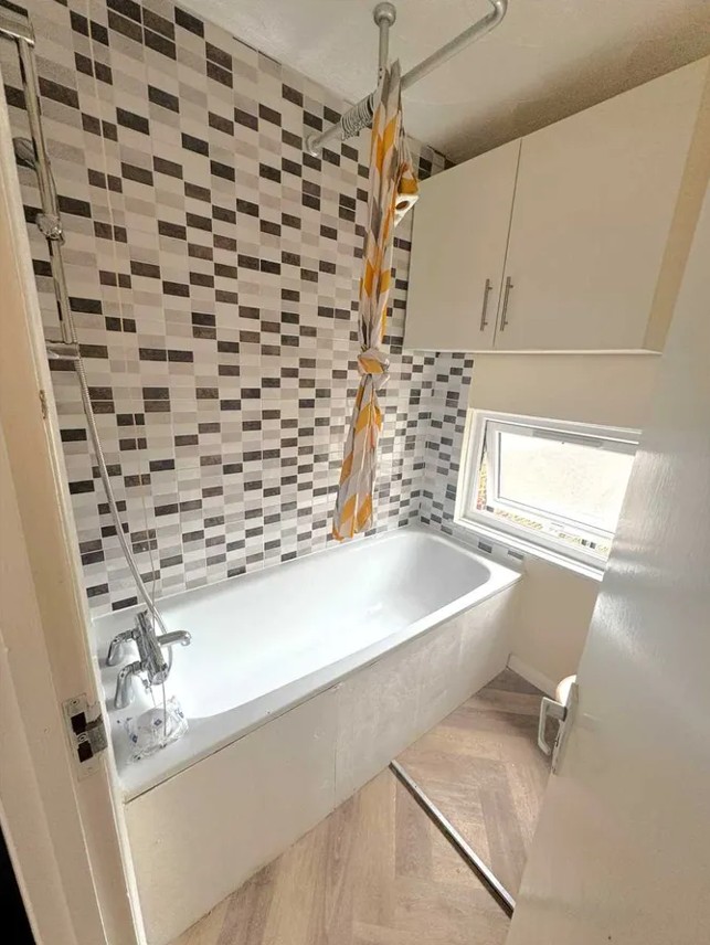 Additional image 10 of 2 Bed Flat, Commercial Road, E1, N1 7GU