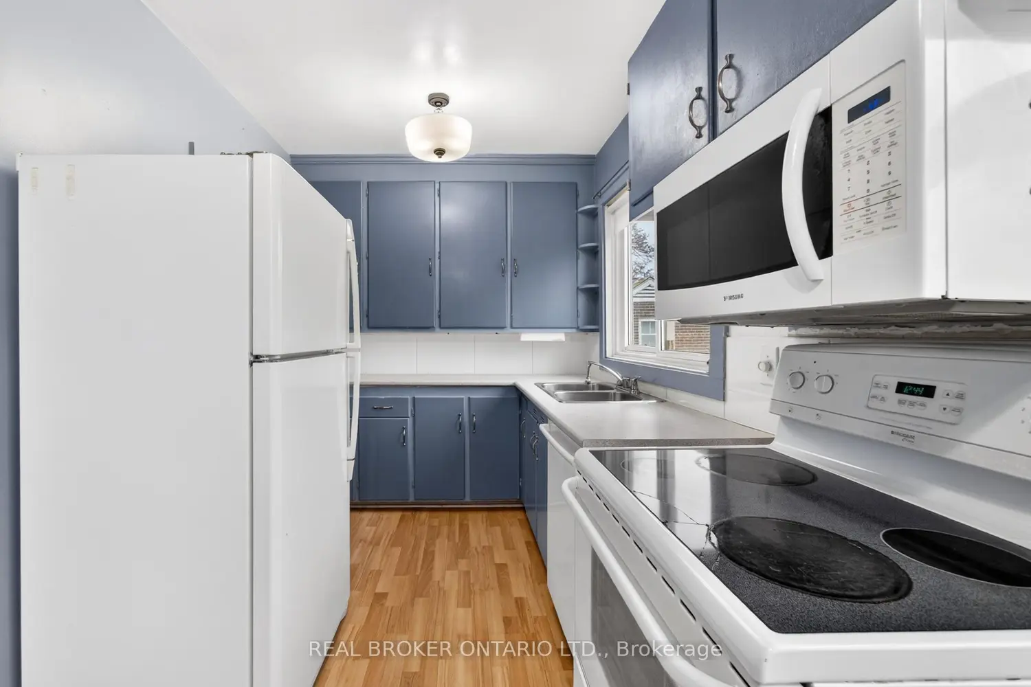 Additional image 13 of 2585 Lakeshore Boulevard