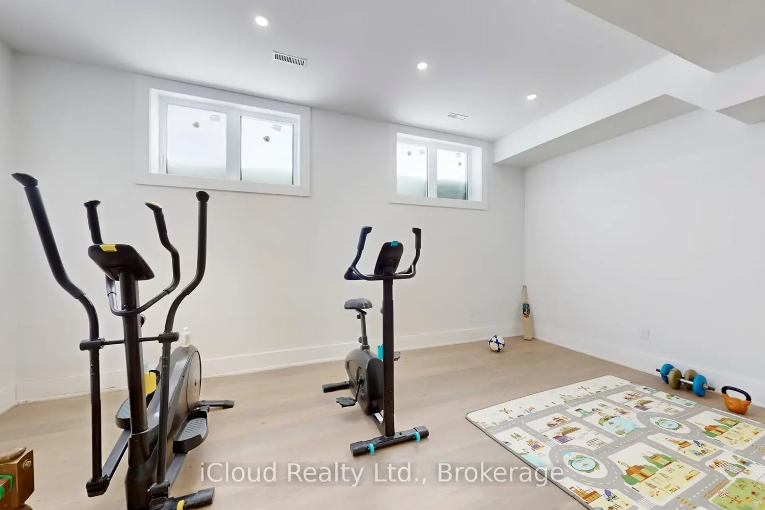 Additional image 18 of 674525 Hurontario Street