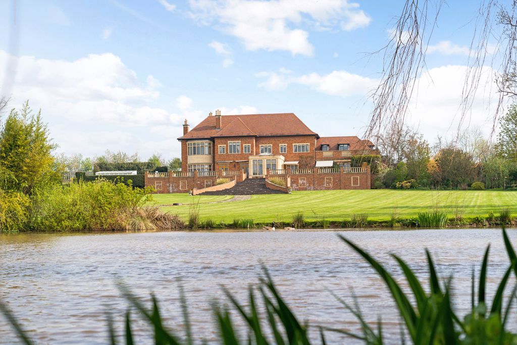 Additional image 4 of 7 bed detached house for saleYewleigh Lane, Upton-Upon-Severn WR8
