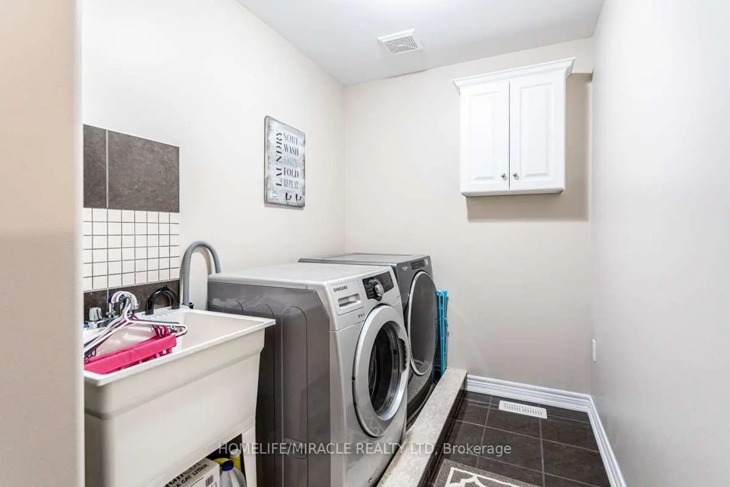 Additional image 15 of 94 Fall Fair Way