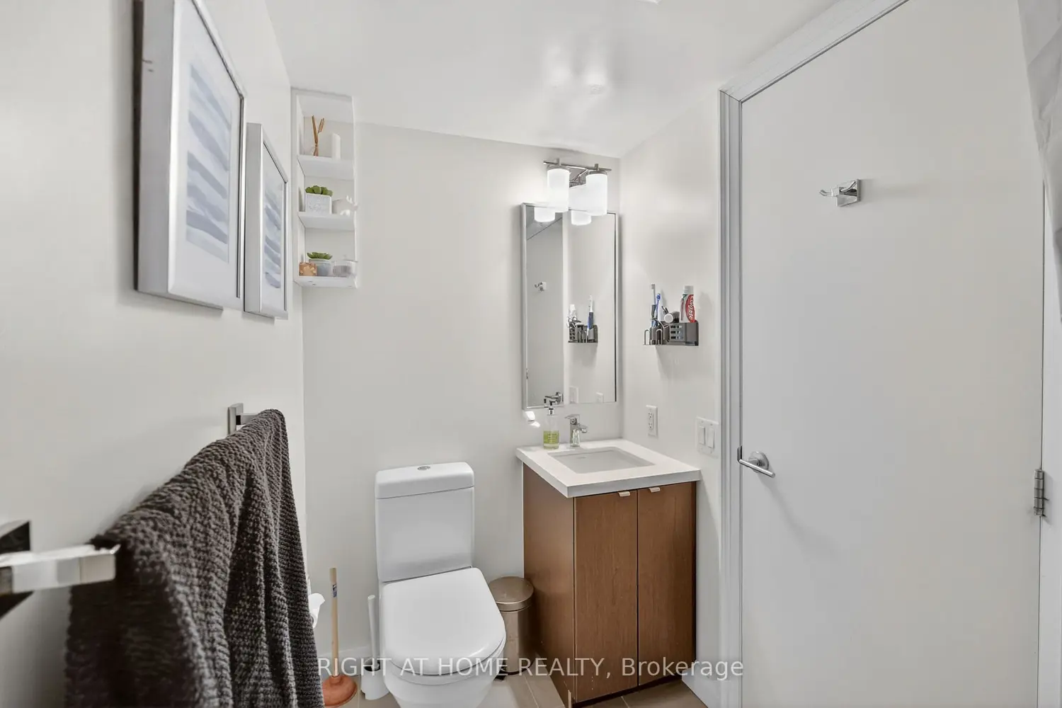 Additional image 20 of 155 Yorkville Avenue 2512