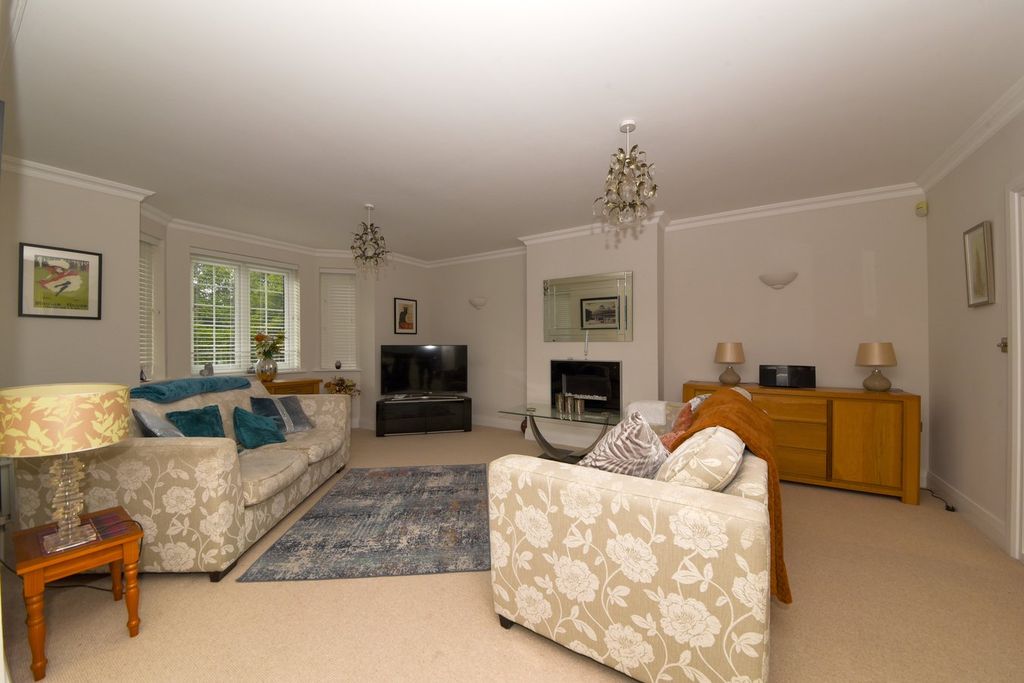 Additional image 4 of 3 bed flat for saleMonks Lane, Newbury RG14