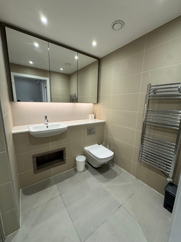 Additional image 9 of 3 Bed Flat, Lombard Wharf, SW11, N1 7GU