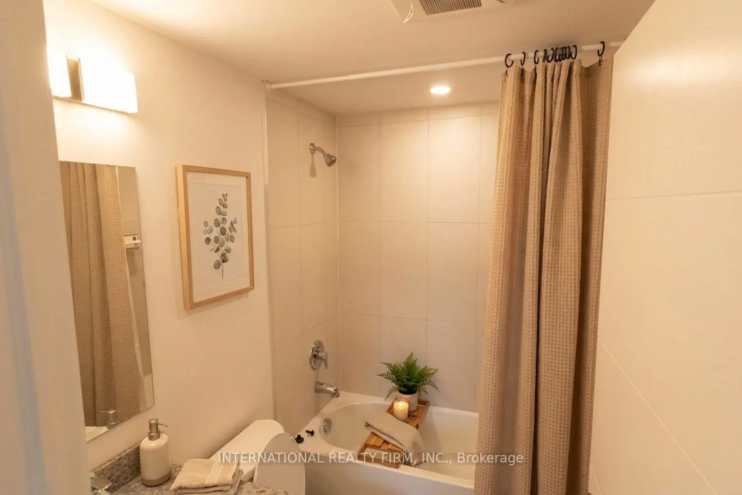 Additional image 4 of 652 Princess Street 425