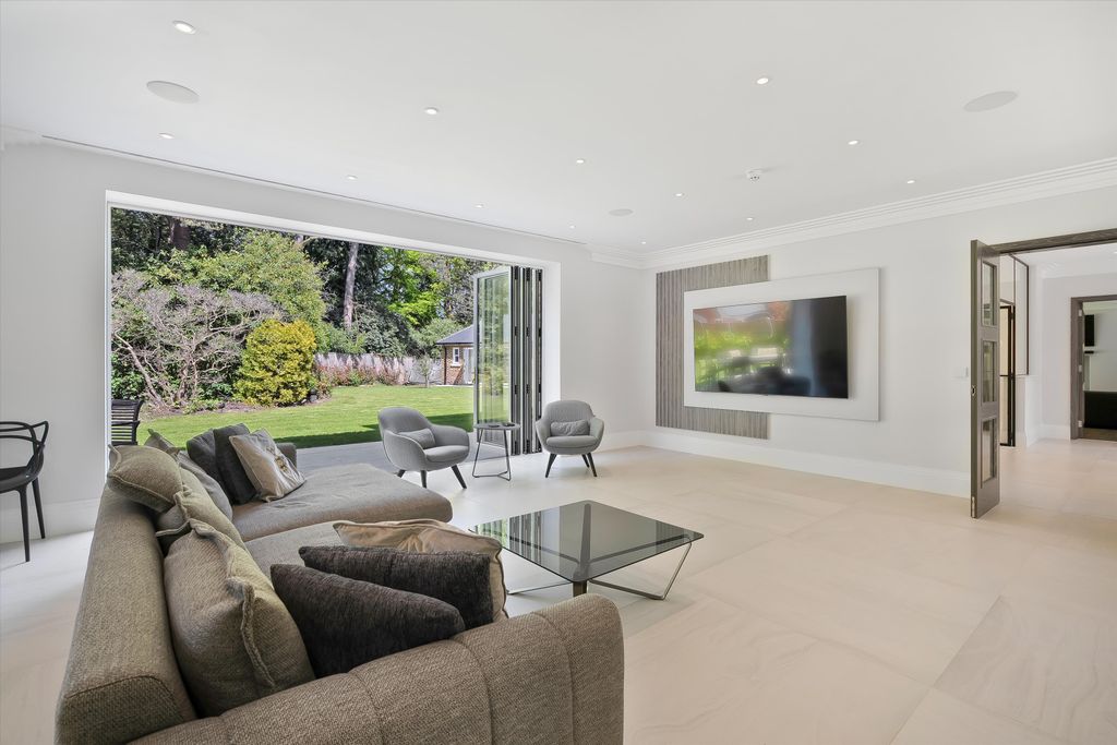 Additional image 4 of 6 bed detached house for saleHorsegate Ride, Ascot, Berkshire SL5
