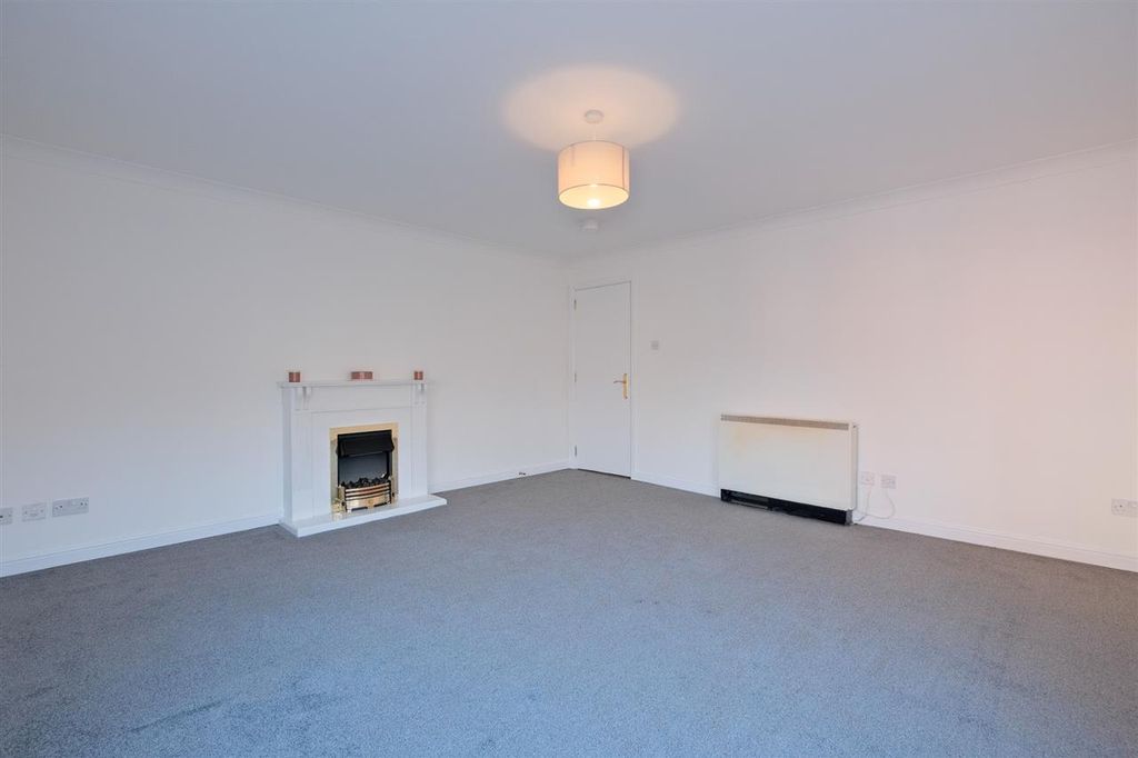 3 bed flat for saleSkye Wynd, Hamilton ML3 photo 4