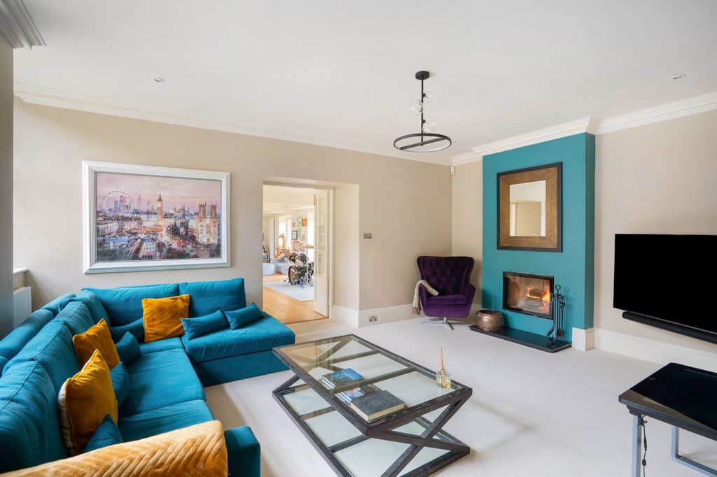 Additional image 3 of 5 bed detached house for saleBasset Down, Wroughton, Wiltshire SN4