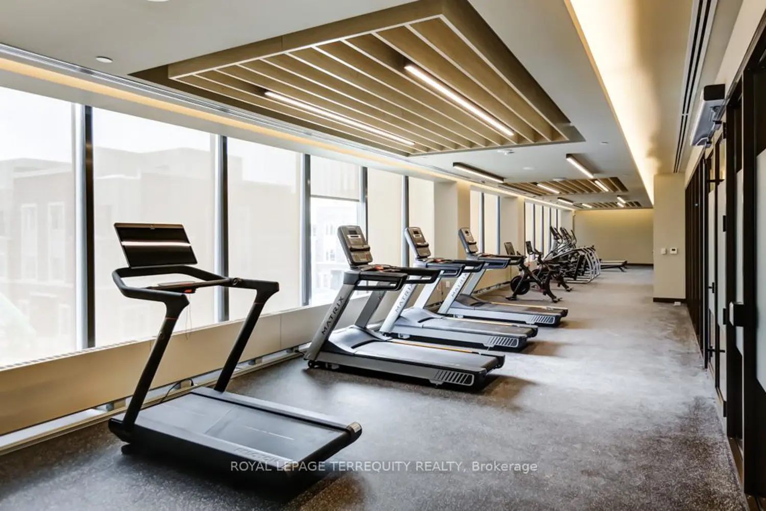 Additional image 19 of 38 Honeycrisp Crescent 607