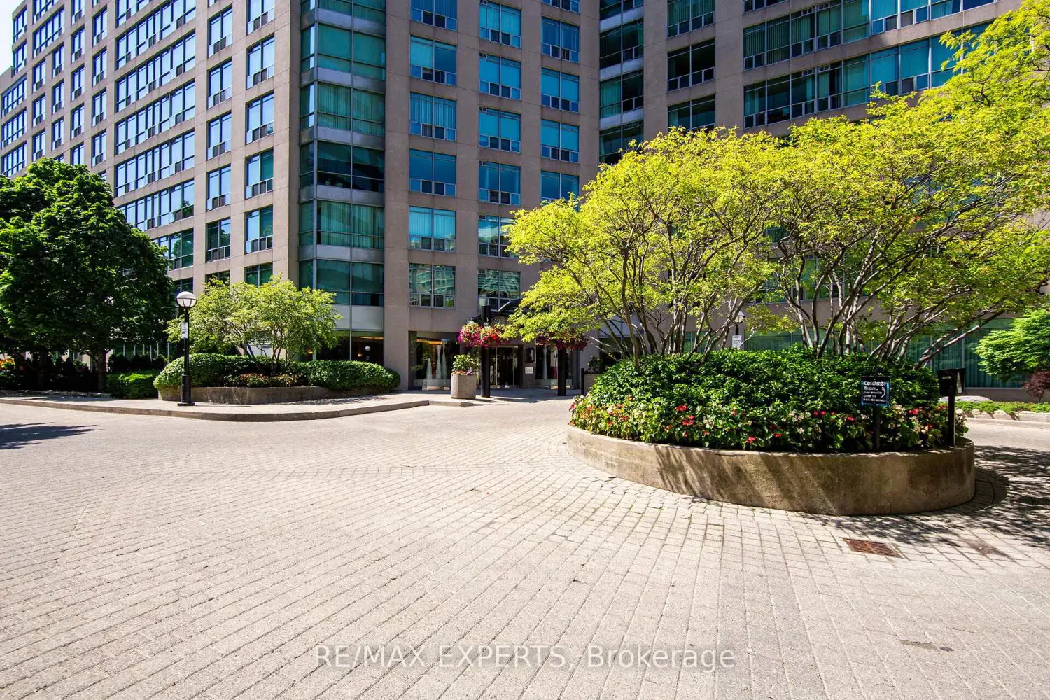 Additional image 2 of 942 Yonge Street 1006