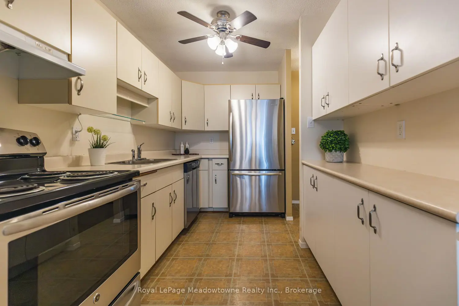 81 Millside Drive 605 photo 5