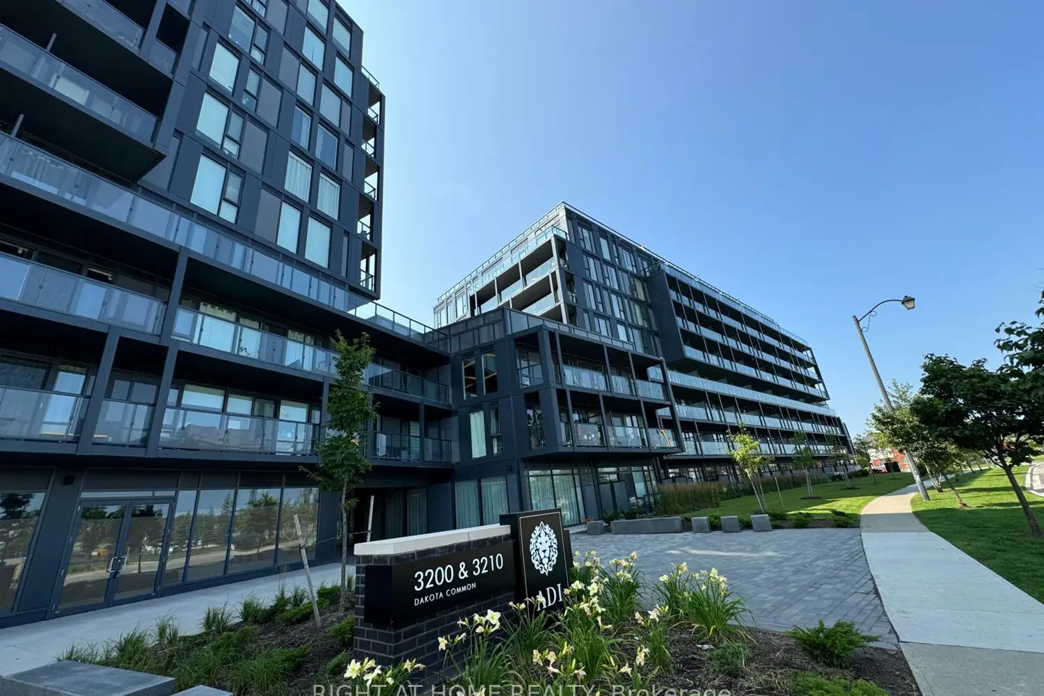 3200 Dakota Common B1010