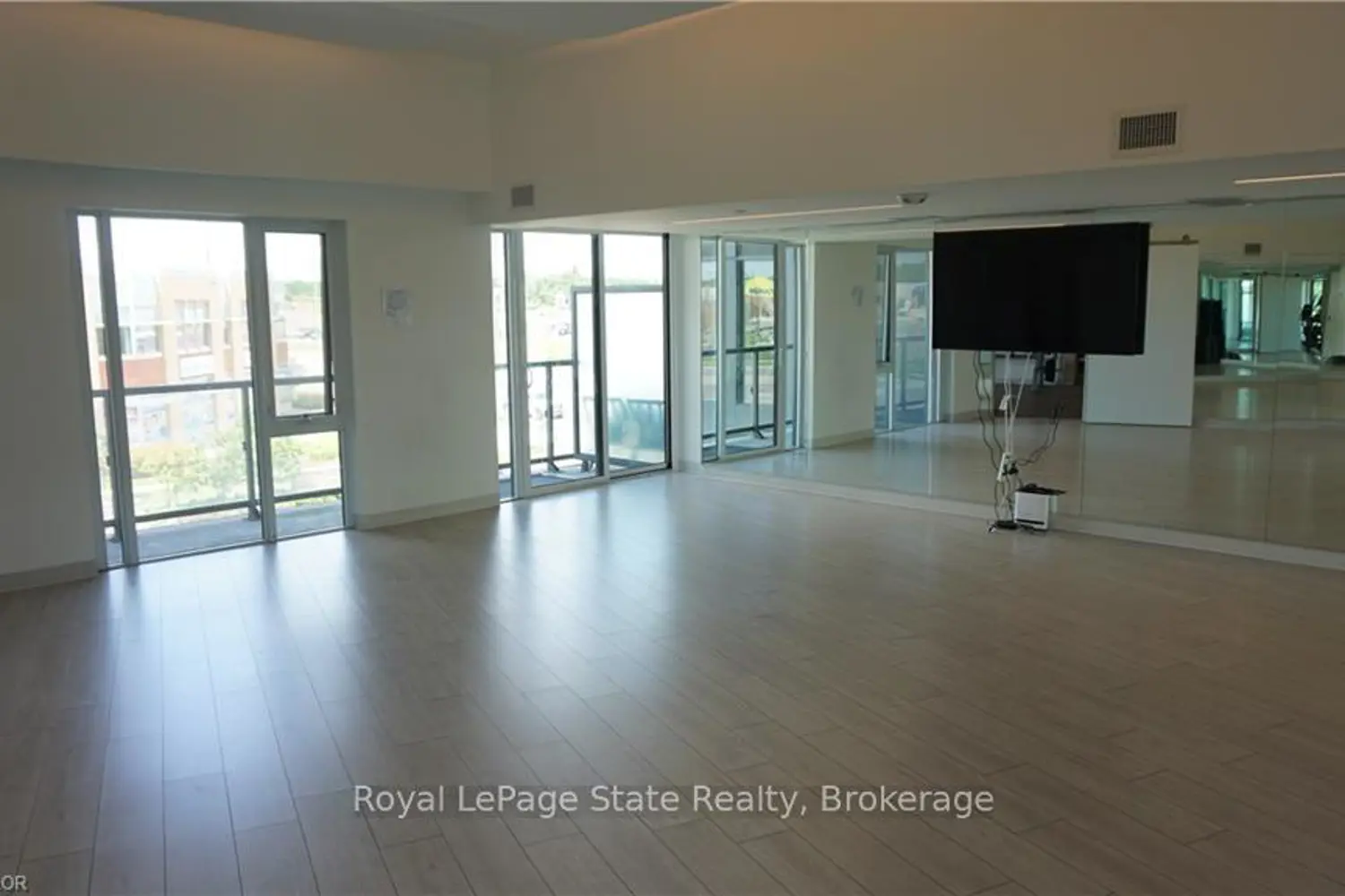 Additional image 18 of 3200 Dakota Common B705