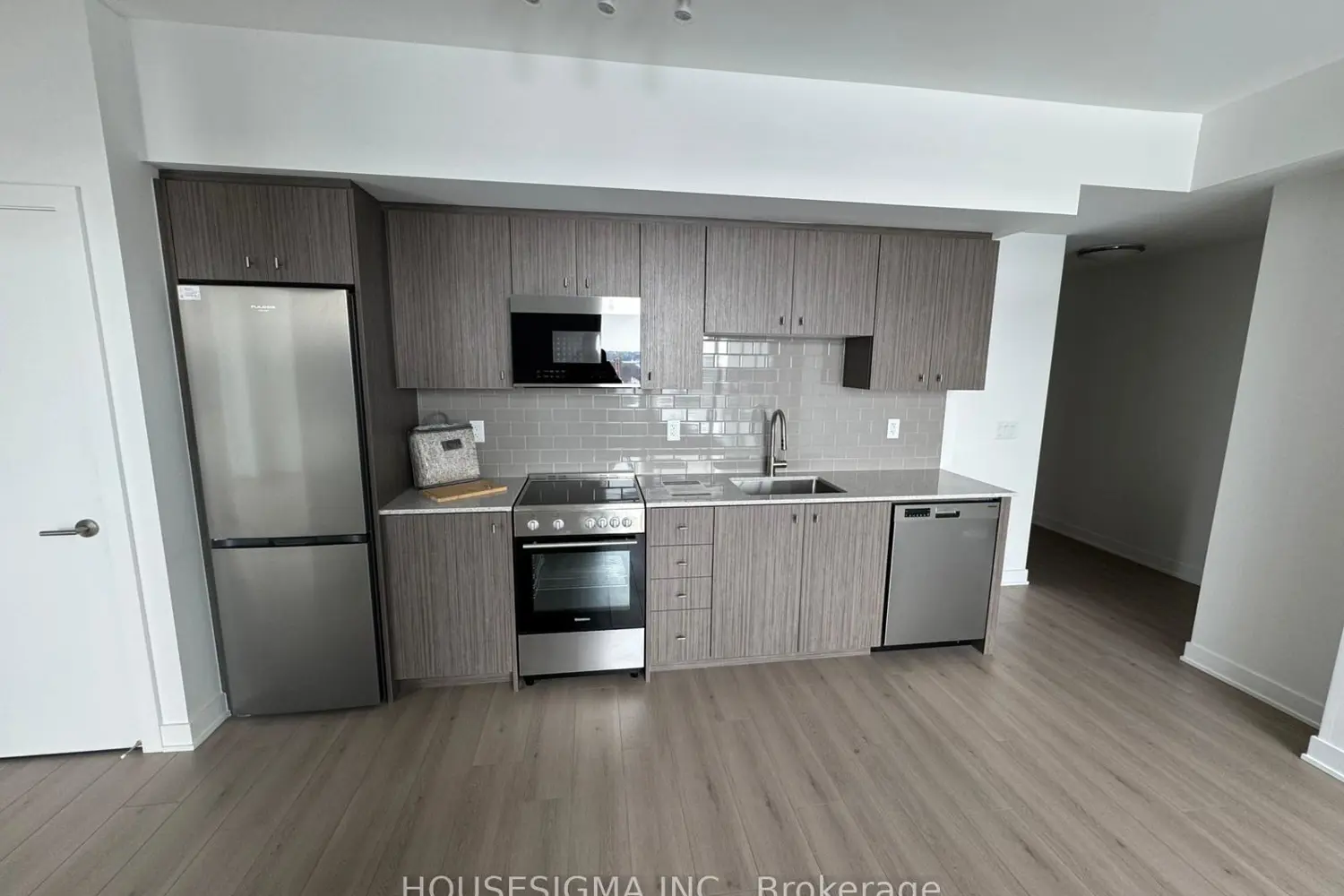 25 Wellington Street 806