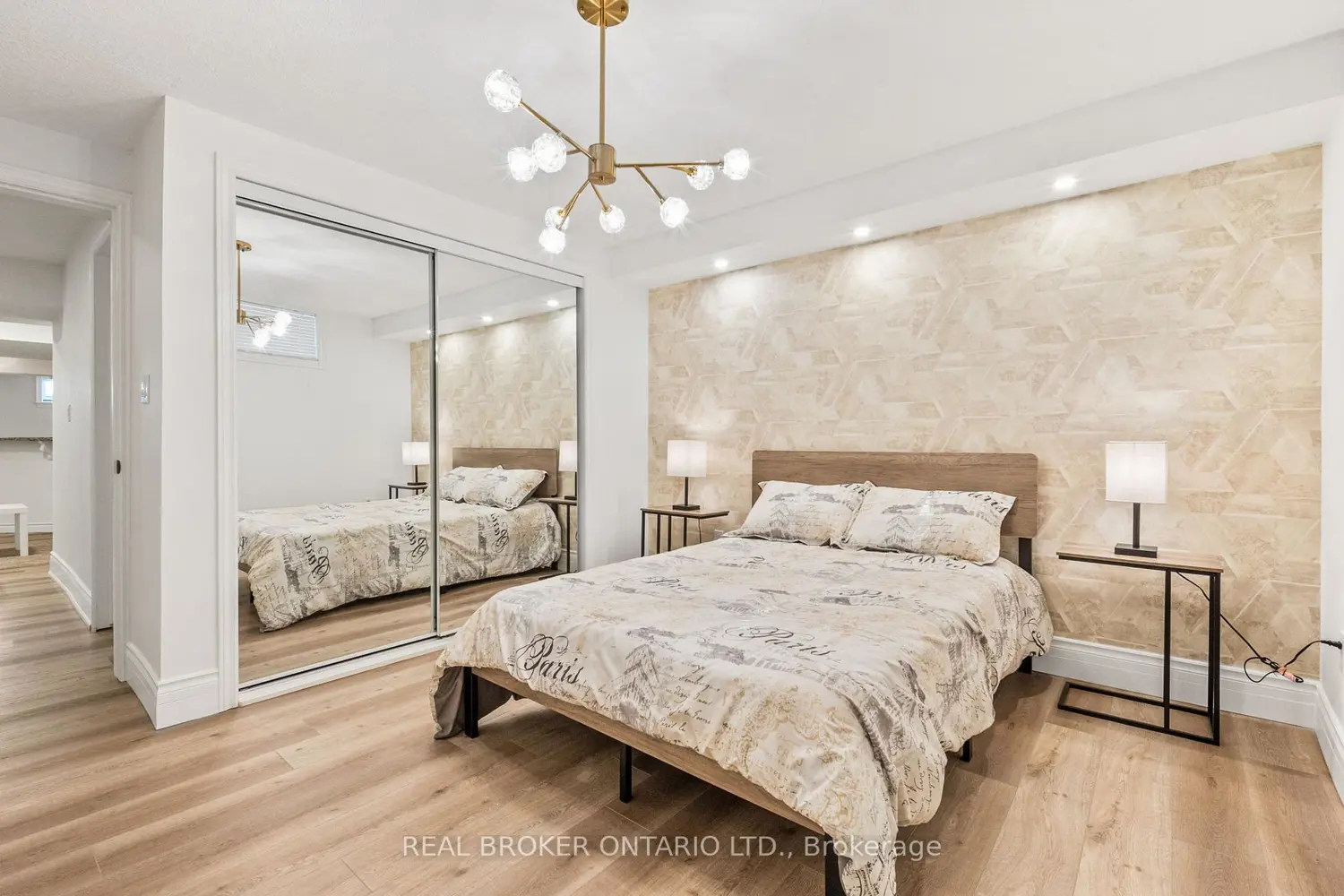 Additional image 17 of 215 Black Maple Court