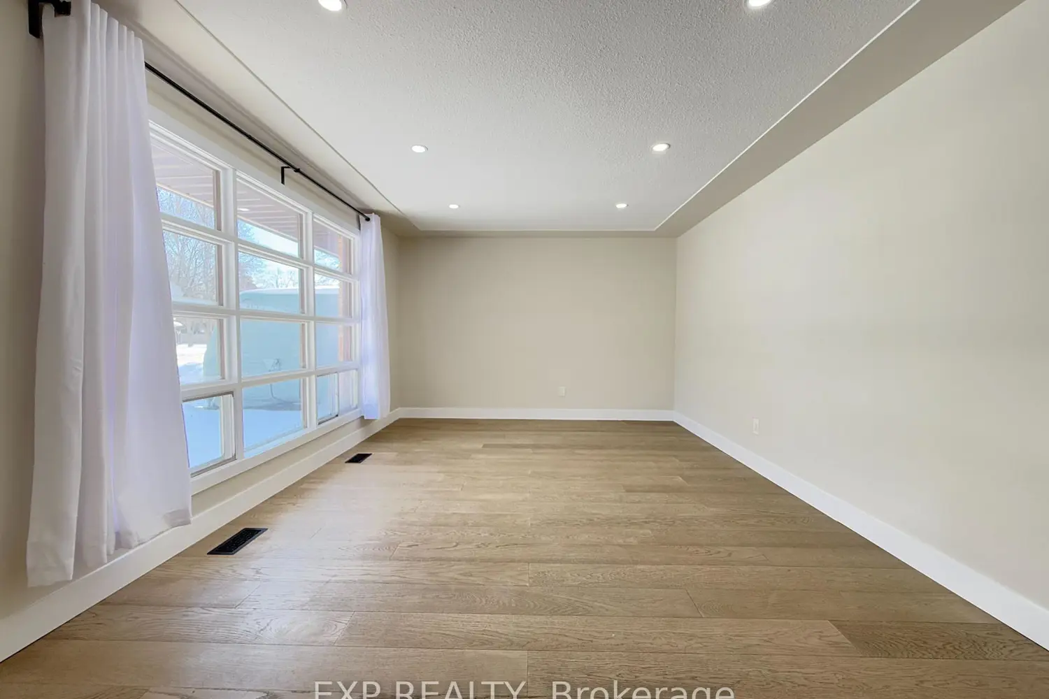 377 Vesta Place photo 2