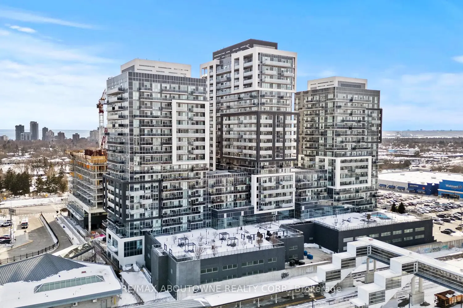 2087 Fairview Street 906