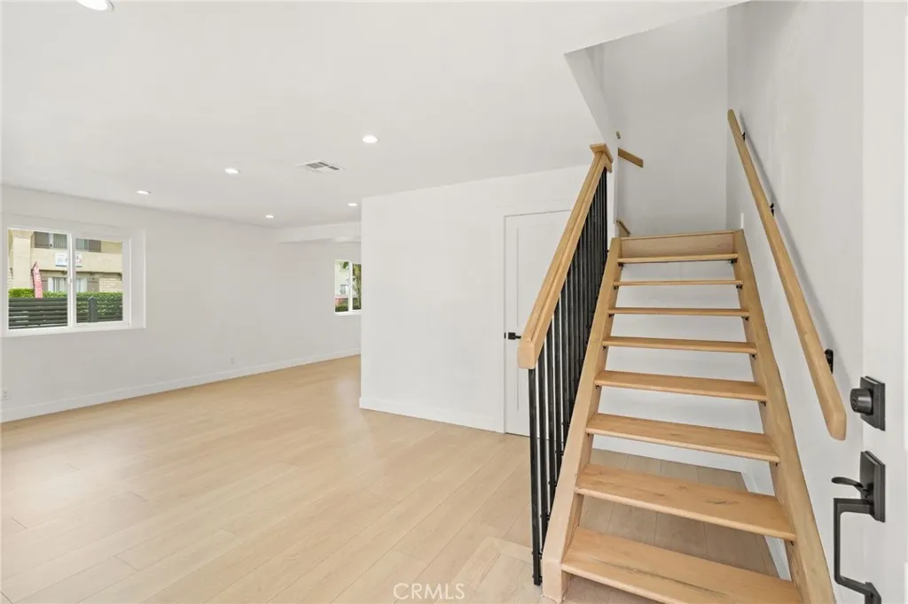 Additional image 5 of 7010 Lennox Avenue Unit B, Van Nuys, CA 91405