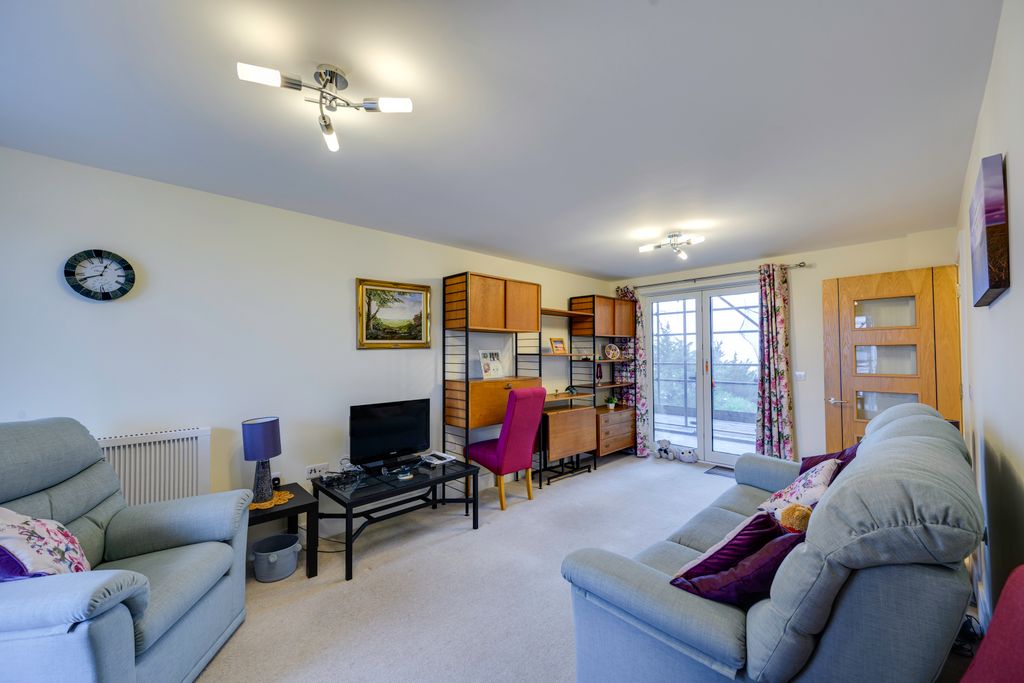 Additional image 3 of 2 bed flat for salePavilion Court, Hamilton Gardens, Felixstowe IP11