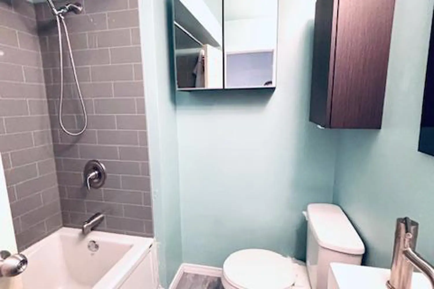 Additional image 9 of 925 Bayly Street 7