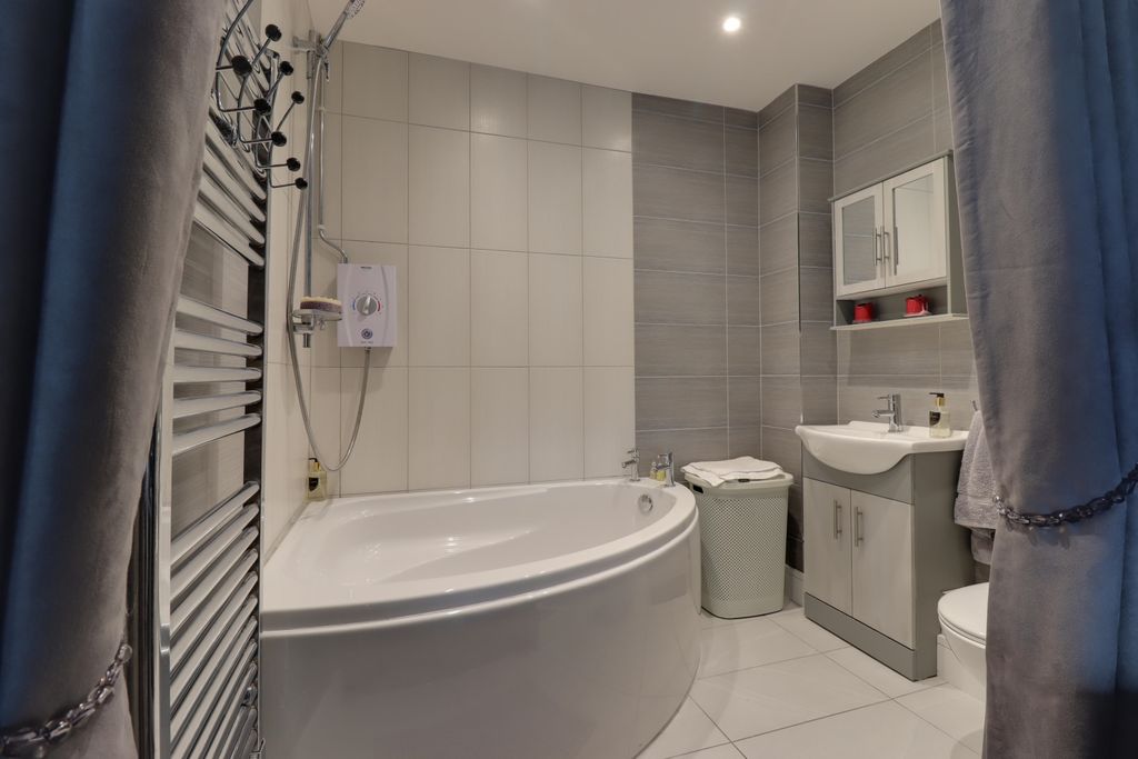 Additional image 10 of 2 bed flat for saleEsplanade House Esplanade, Porthcawl, Mid Glamorgan CF36